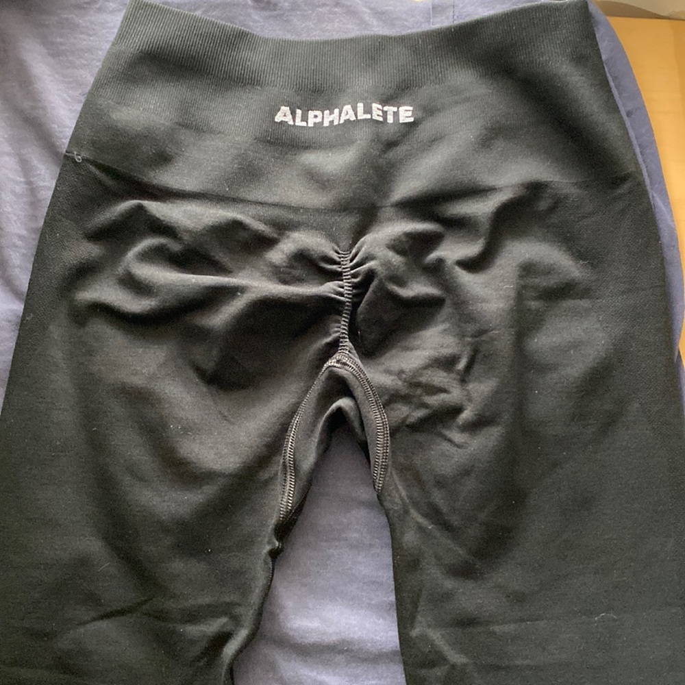 Alphalete Black scrunch butt leggings - Picture 1 of 4